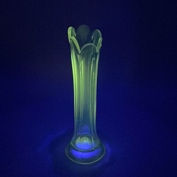 Vintage Amethyst Glass Vase Six Paneled Art Nouveau Imperial Glass Purple Lilac - Picture 15 of 16